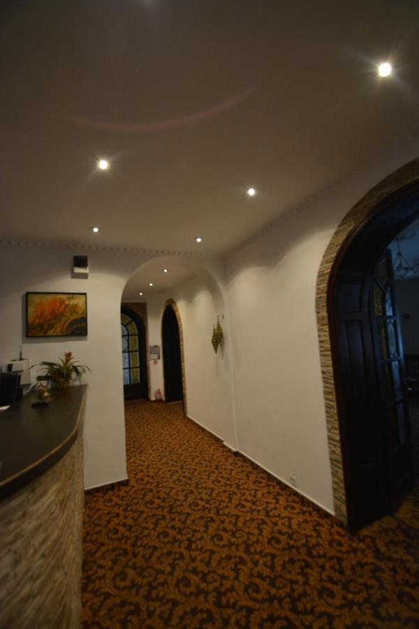 Gala - Guesthouse Oradea Extérieur photo