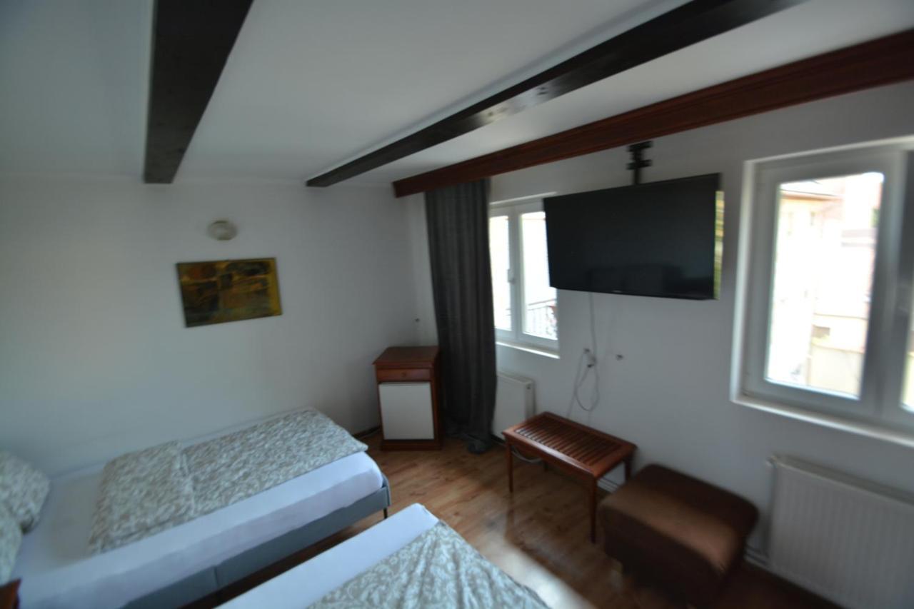 Gala - Guesthouse Oradea Extérieur photo