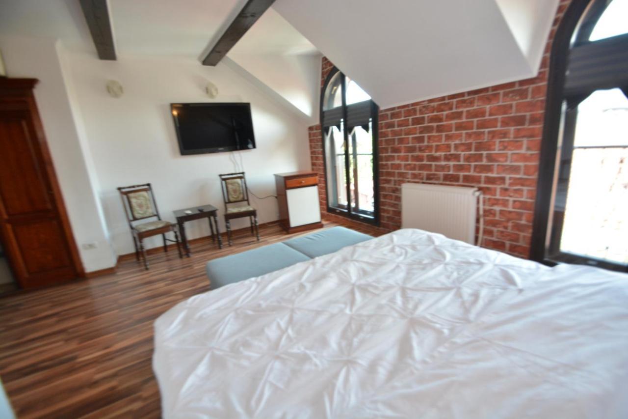 Gala - Guesthouse Oradea Extérieur photo