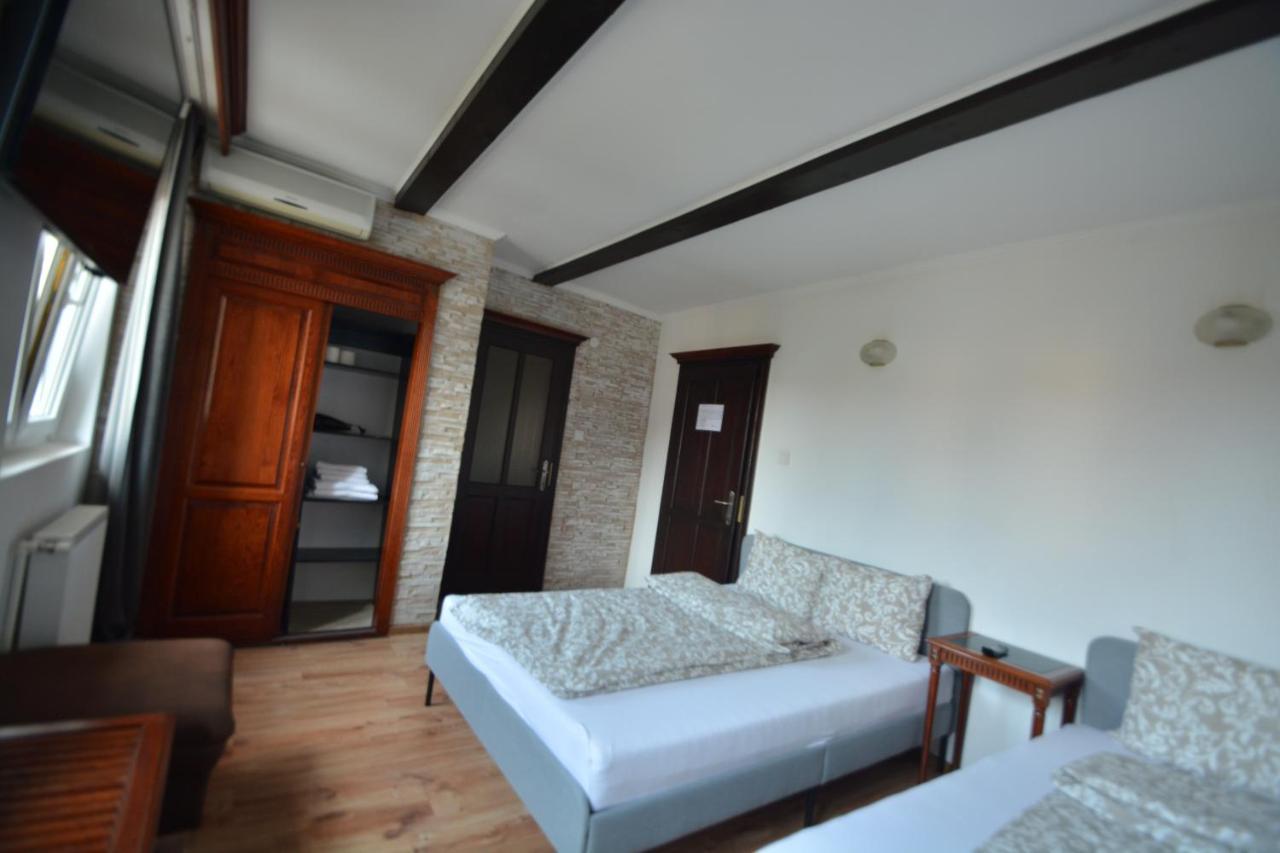 Gala - Guesthouse Oradea Extérieur photo