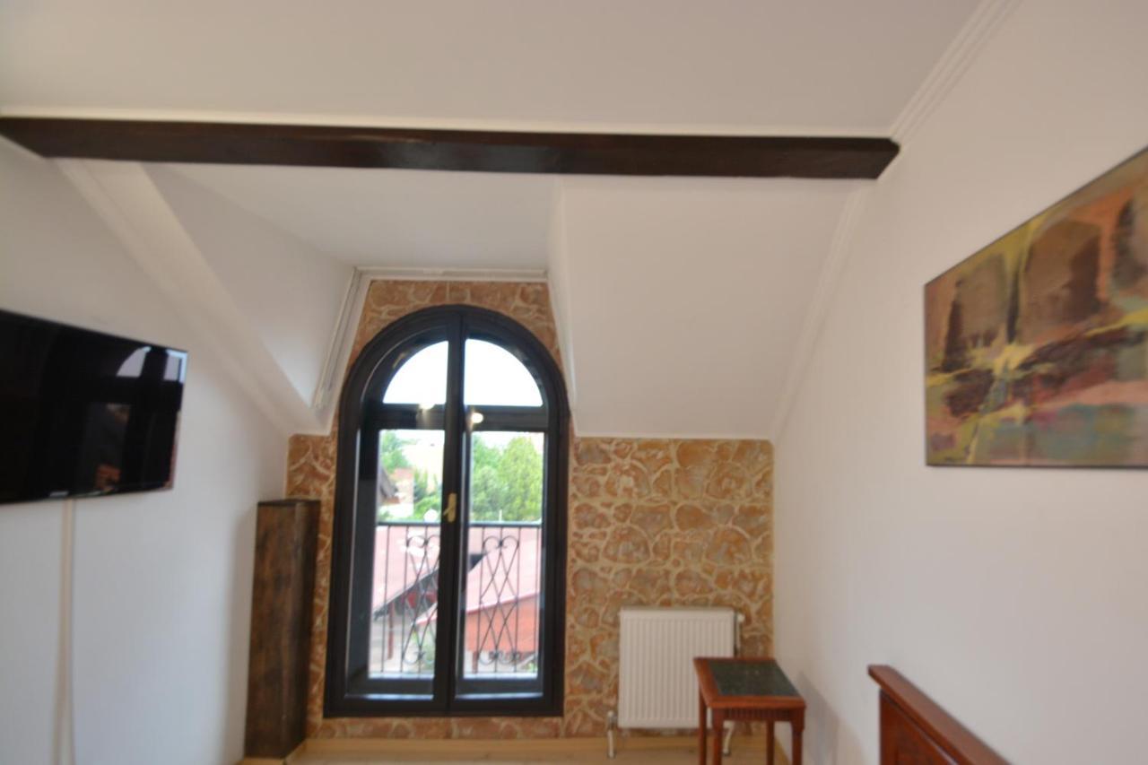 Gala - Guesthouse Oradea Extérieur photo