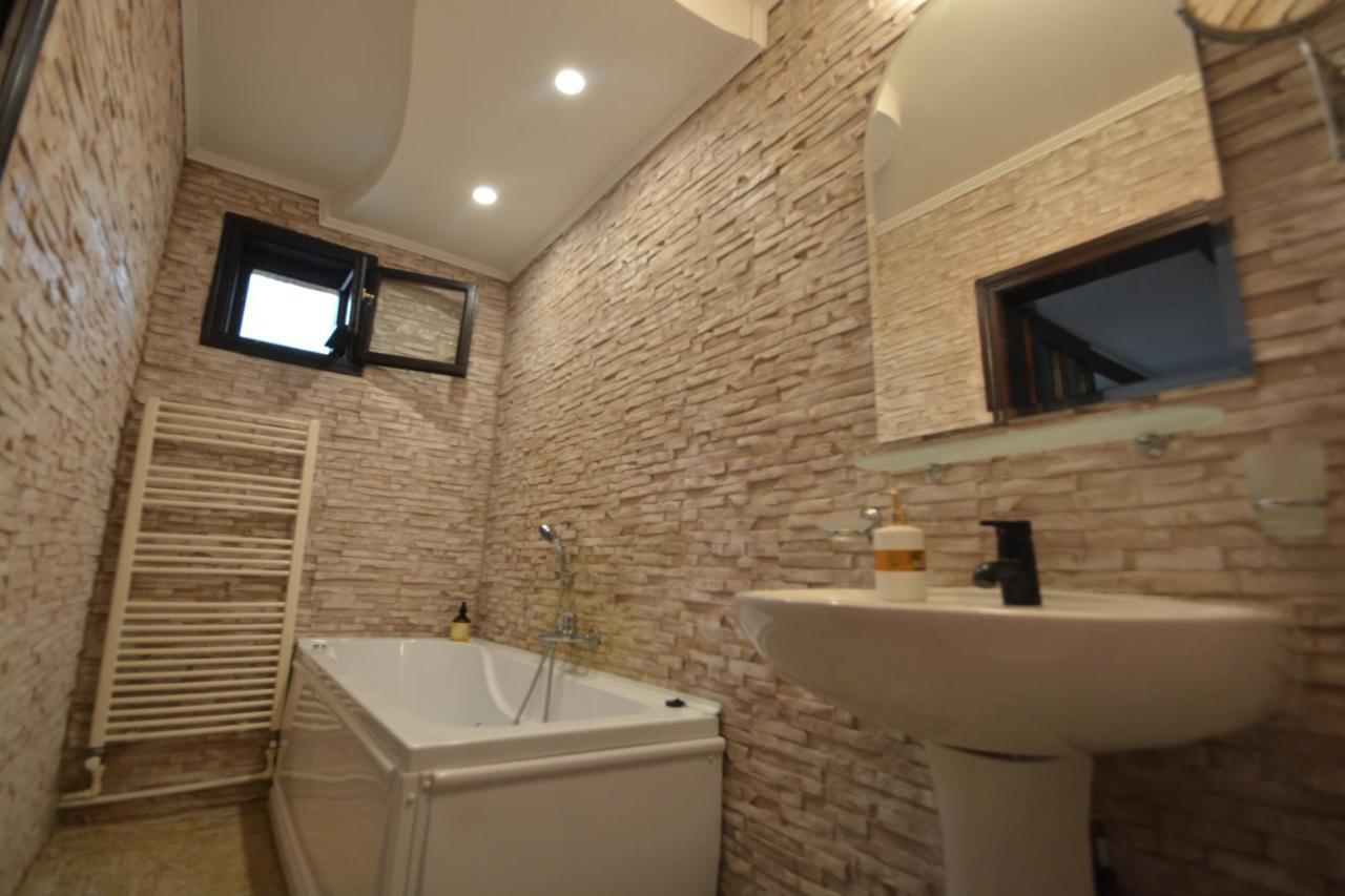 Gala - Guesthouse Oradea Extérieur photo