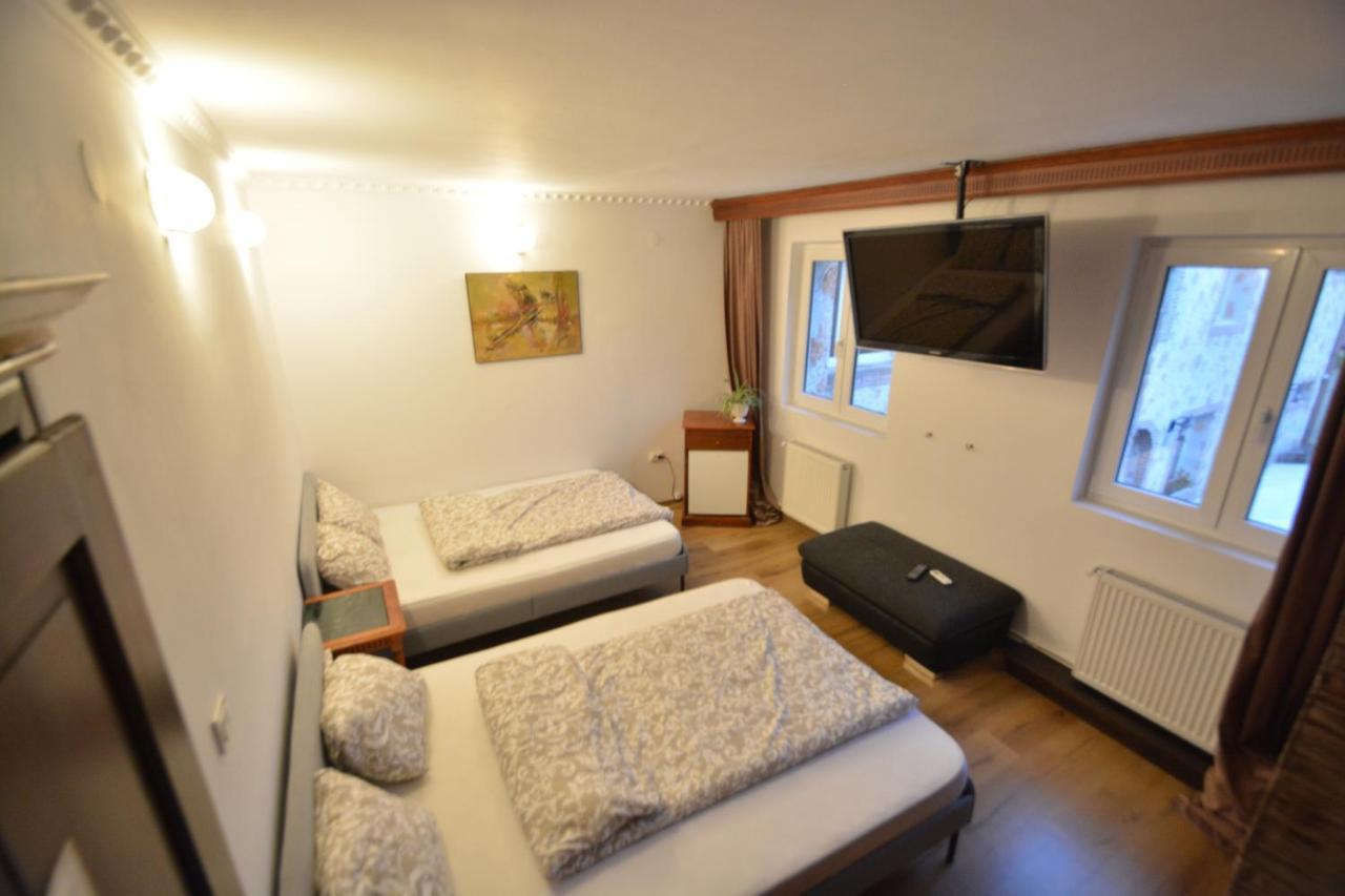 Gala - Guesthouse Oradea Extérieur photo