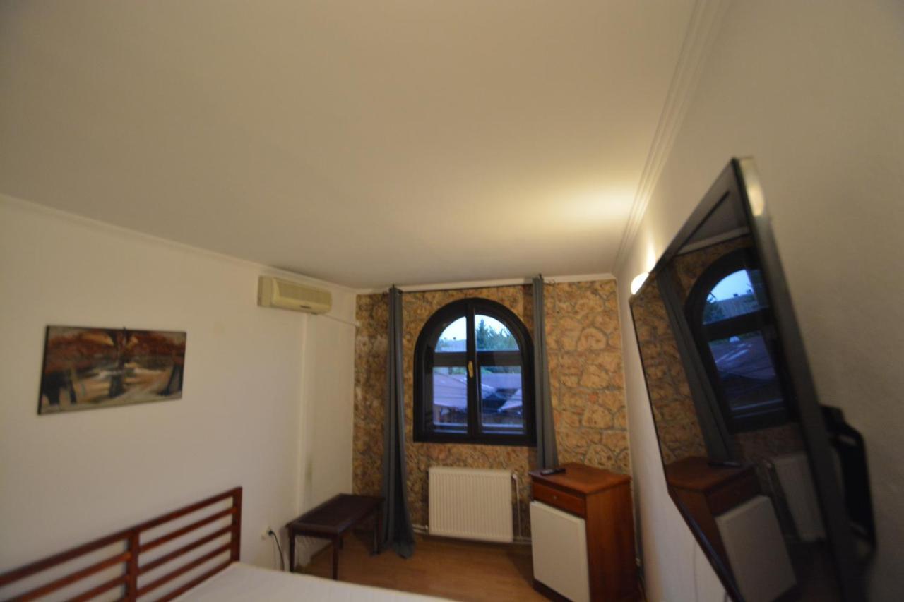 Gala - Guesthouse Oradea Extérieur photo