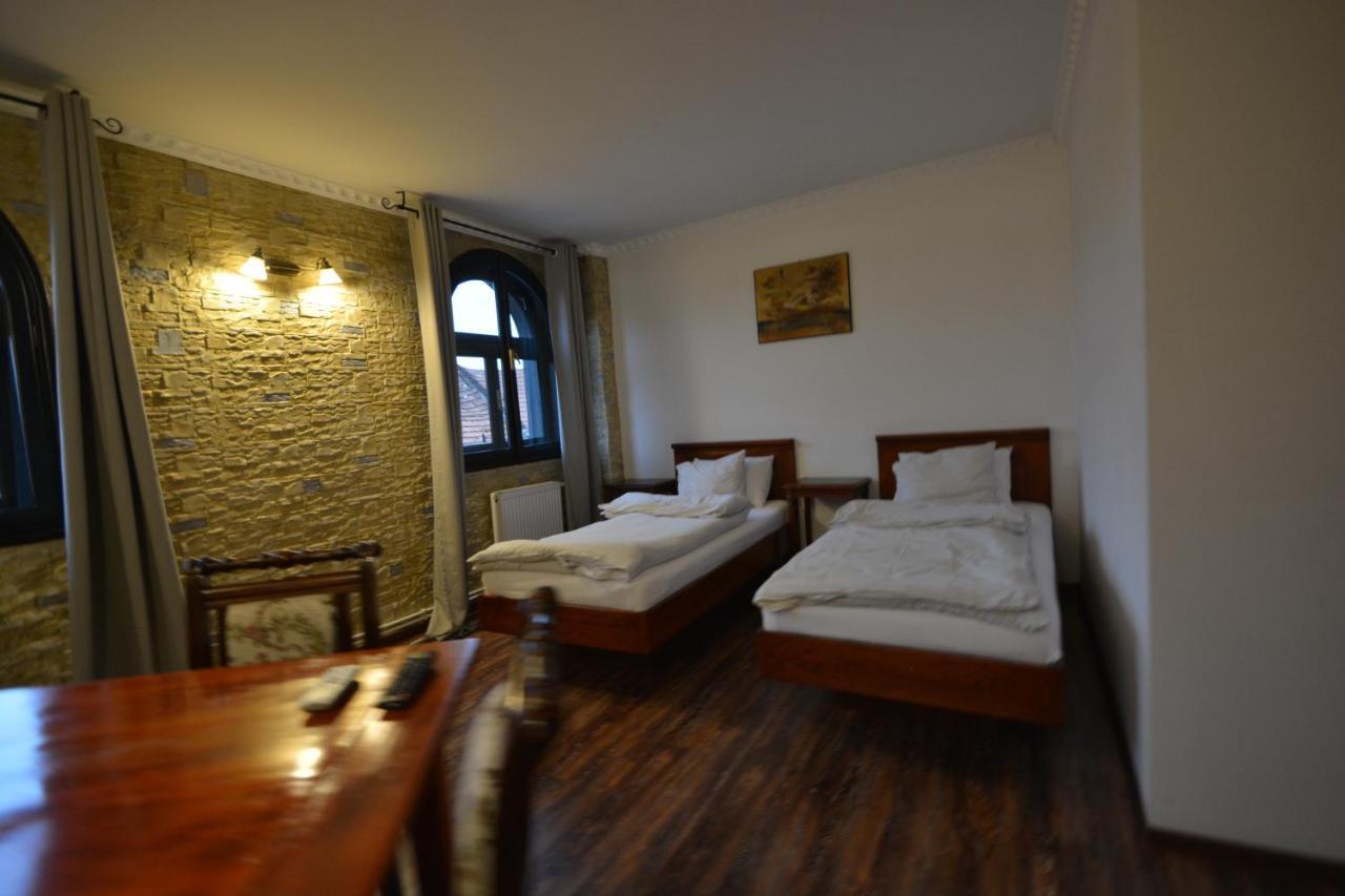 Gala - Guesthouse Oradea Extérieur photo