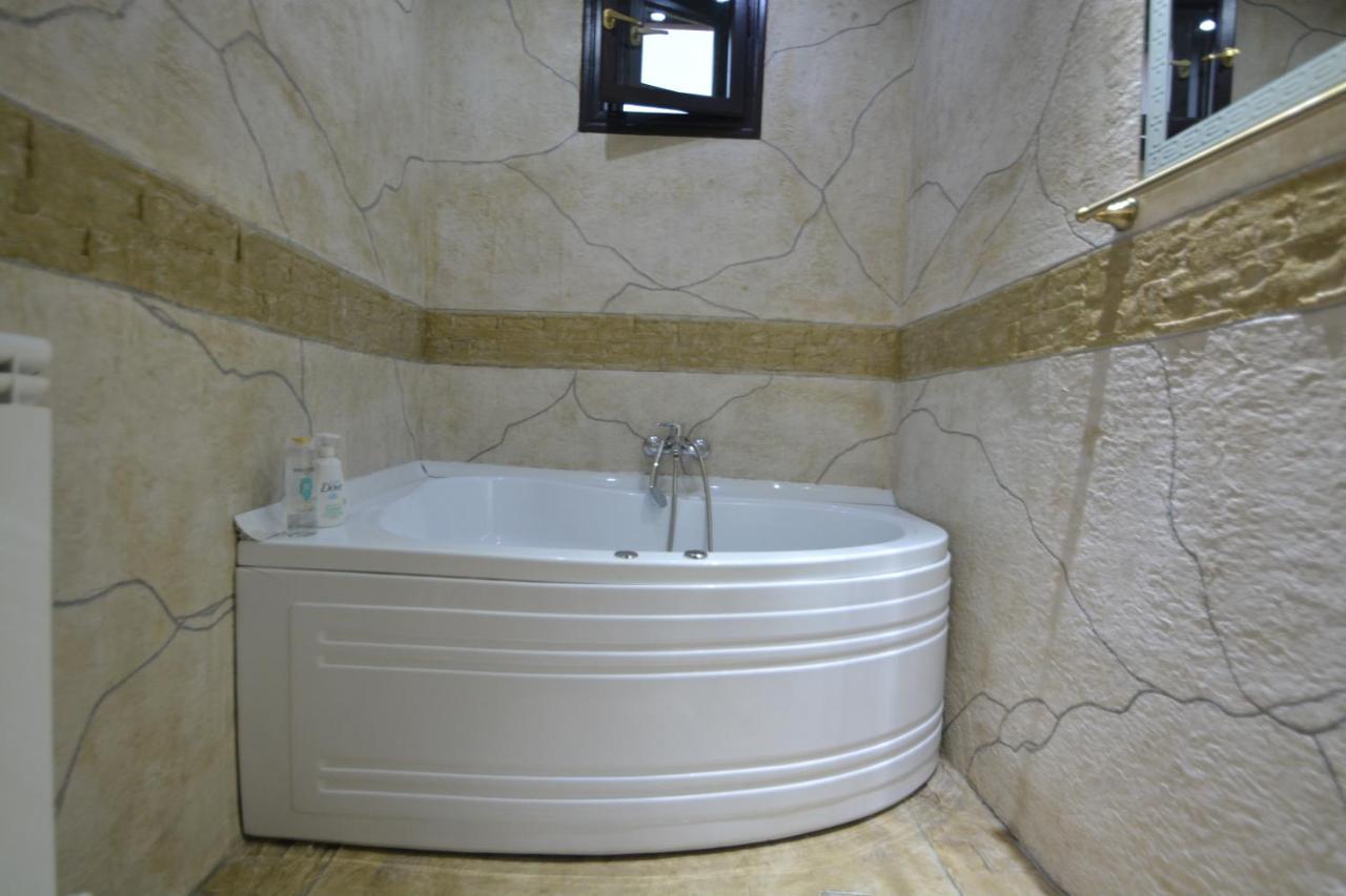 Gala - Guesthouse Oradea Extérieur photo