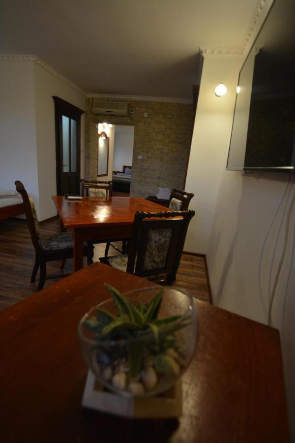 Gala - Guesthouse Oradea Extérieur photo