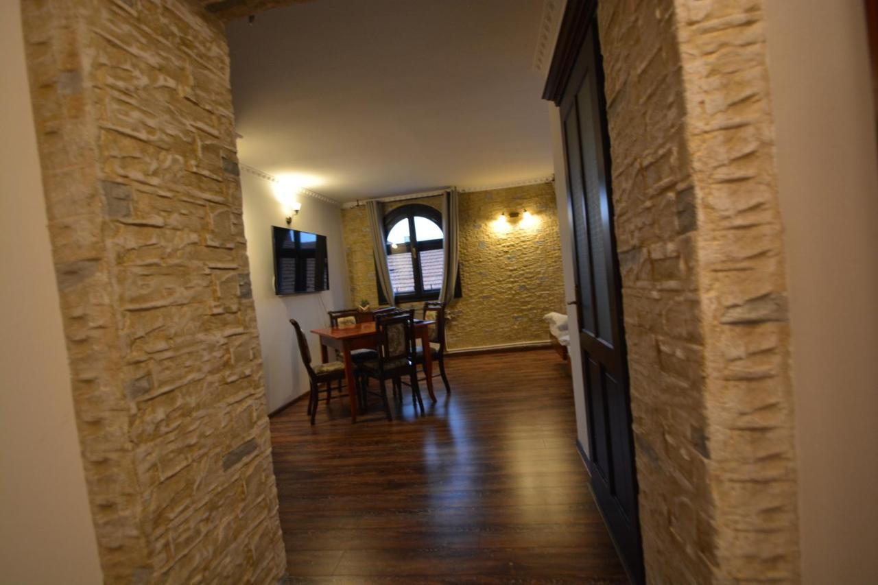 Gala - Guesthouse Oradea Extérieur photo